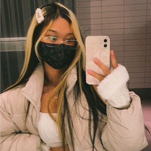 Meet your Posher, Launa